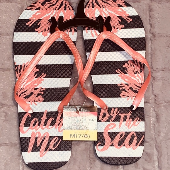 NWT Ladies bundle of 4 flip-flops size M (7-8) ☀️ - Picture 4 of 9